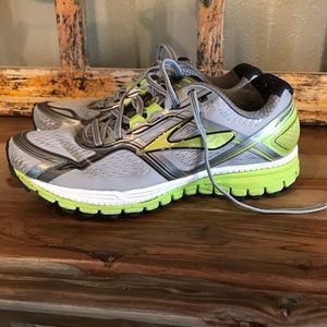 Name Brand Men’s Brooks shoes